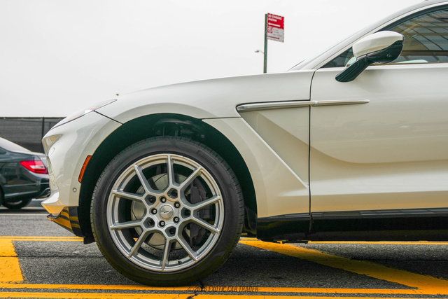 Used 2021 Aston Martin DBX AWD/4WD image 4