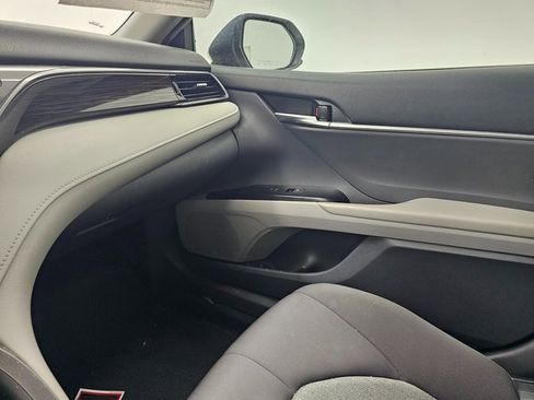 Used 2020 Toyota Camry LE image 12