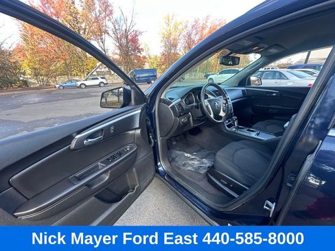 Used 2011 Chevrolet Traverse LT w/ Personal Connectivity Package image 11