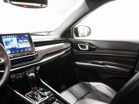 Certified 2025 Jeep Compass Trailhawk w/ Trailer Tow Group image 17