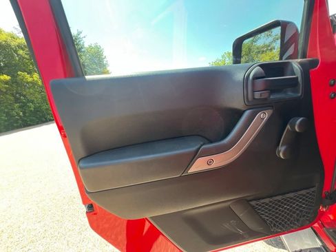 Used 2018 Jeep Wrangler Unlimited Sport w/ Connectivity Group AWD/4WD image 16