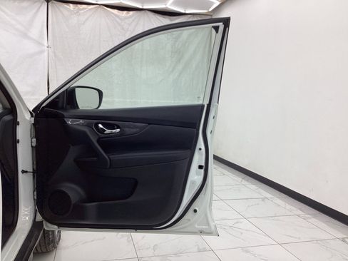 Used 2019 Nissan Rogue SV image 19