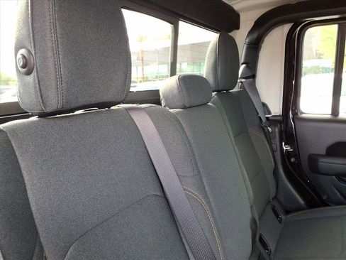 Used 2025 Jeep Gladiator Sport image 14