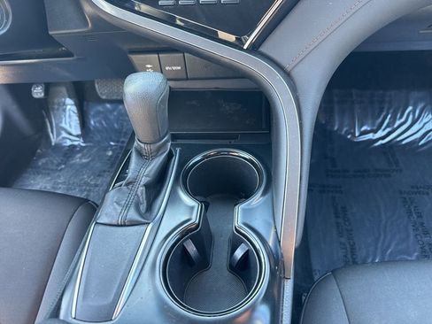 Used 2018 Toyota Camry LE image 42