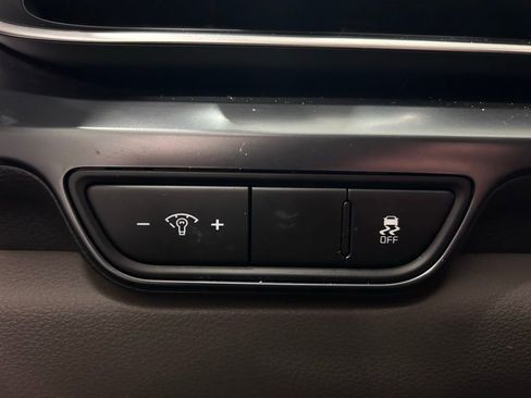 Used 2025 Kia Carnival FWD image 7
