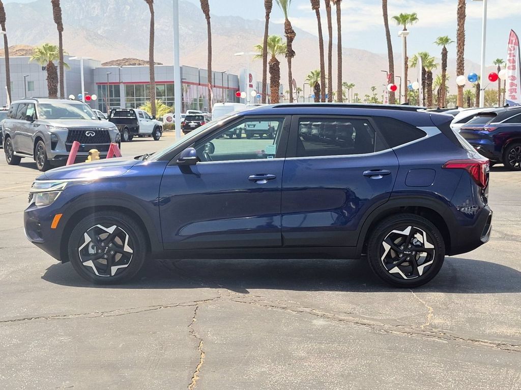 Used 2024 Kia Seltos EX FWD image 3