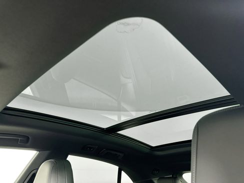 Certified 2025 Porsche Macan 4 Electric image 35