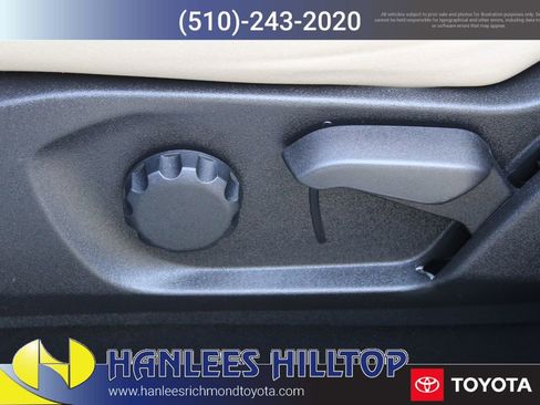 Used 2024 Ford Edge SE image 13