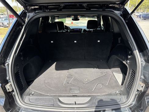 Used 2020 Jeep Grand Cherokee Altitude image 28