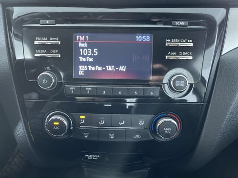 Used 2015 Nissan Rogue S AWD/4WD image 17