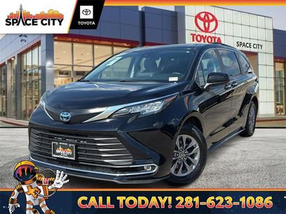 Used 2023 Toyota Sienna XLE