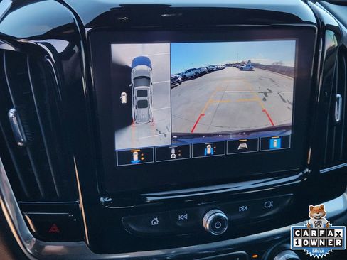 Used 2023 Chevrolet Traverse LT w/ Rear Camera Mirror Package image 22