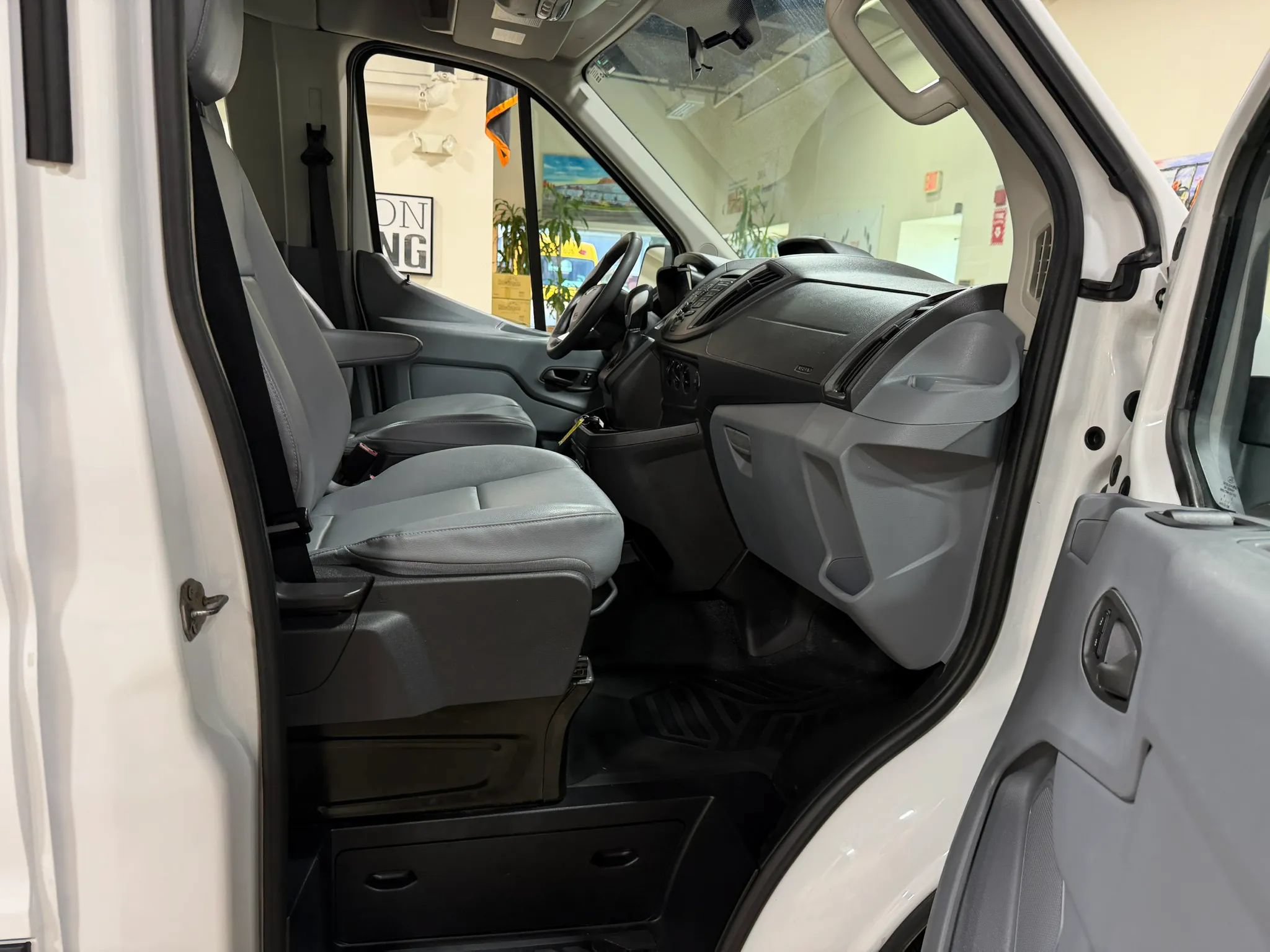 Used 2015 Ford Transit 150 XL RWD image 36