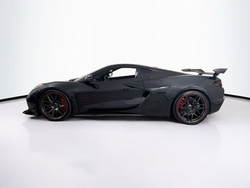 Used 2023 Chevrolet Corvette Z06 w/ Z07 Performance Package RWD image 4