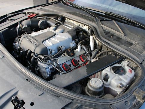 Used 2013 Audi A8 3.0T w/ Driver Assistance Pkg image 31