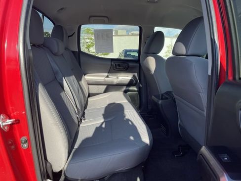 Certified 2022 Toyota Tacoma SR5 AWD/4WD image 21