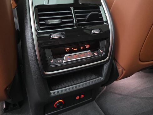New 2025 BMW X7 M60i w/ Climate Comfort Package AWD/4WD image 25