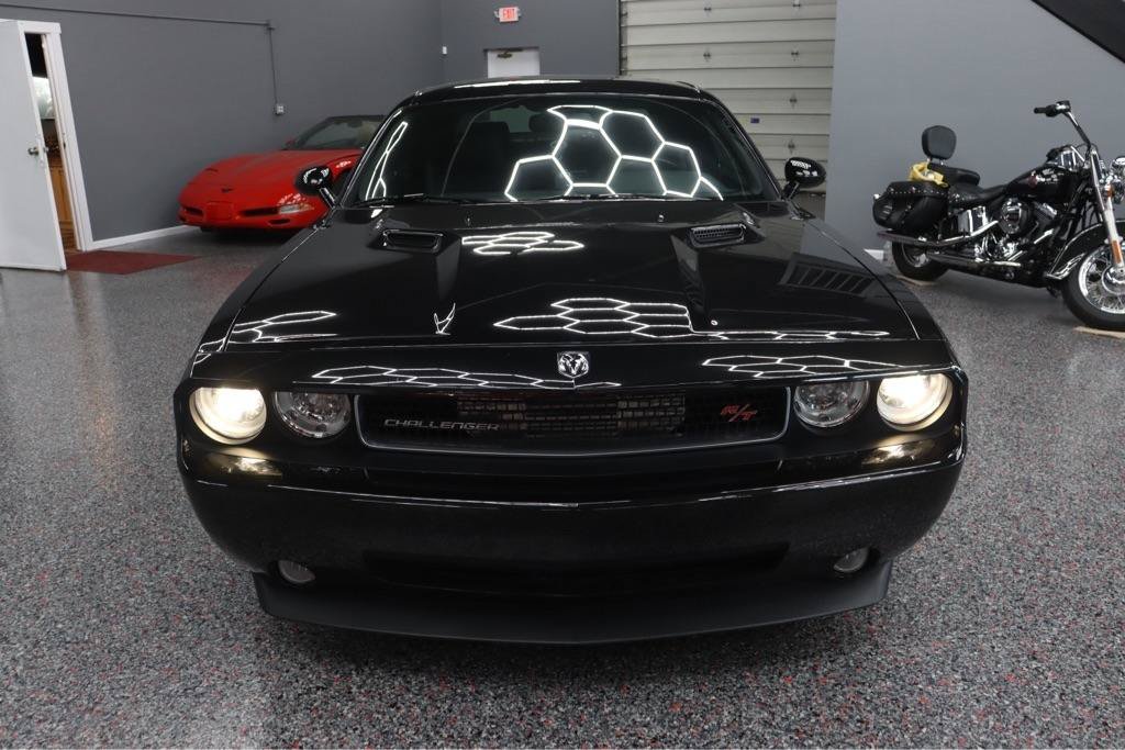 Used 2009 Dodge Challenger R/T RWD image 2