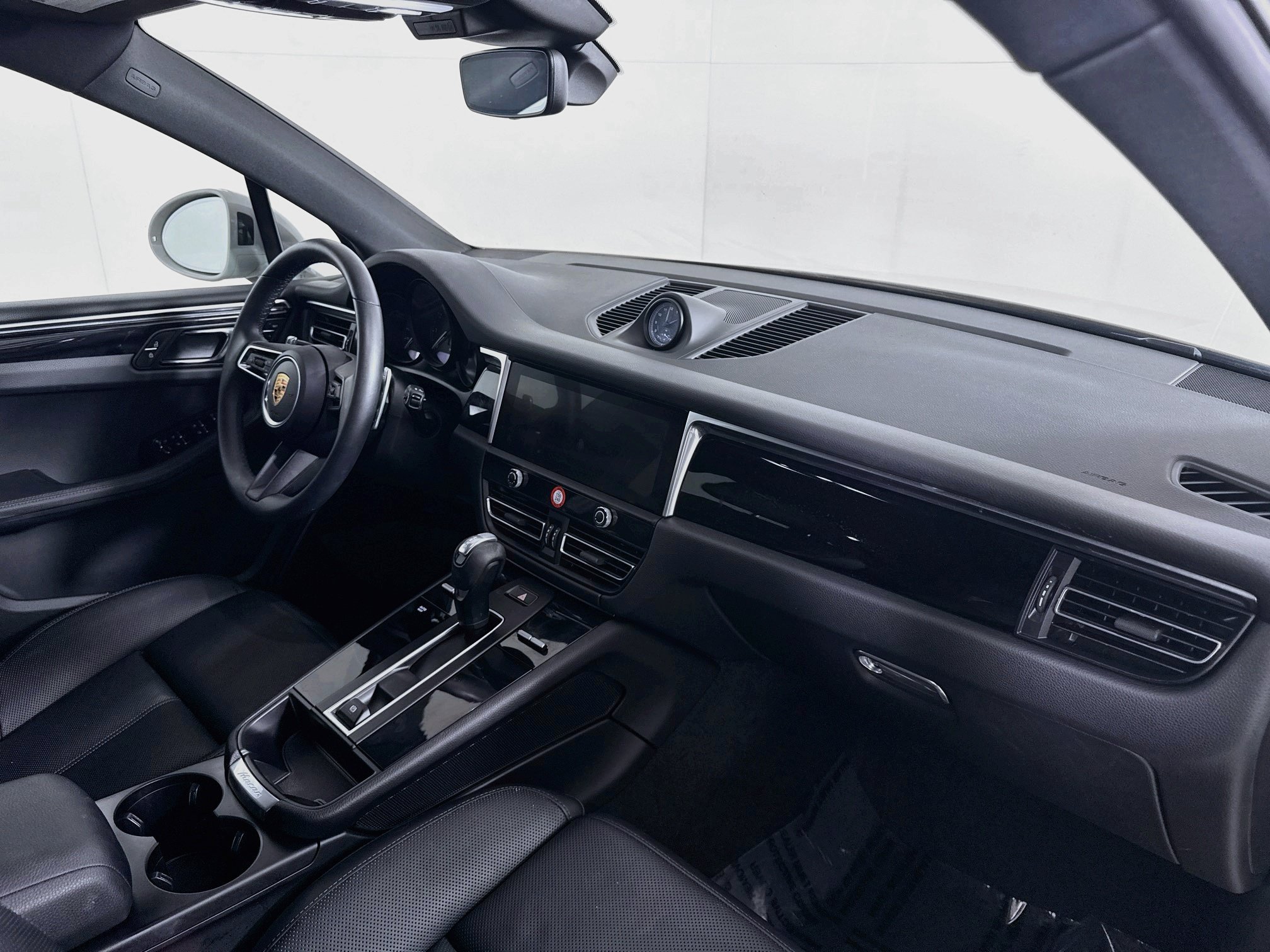 Certified 2023 Porsche Macan AWD/4WD image 28
