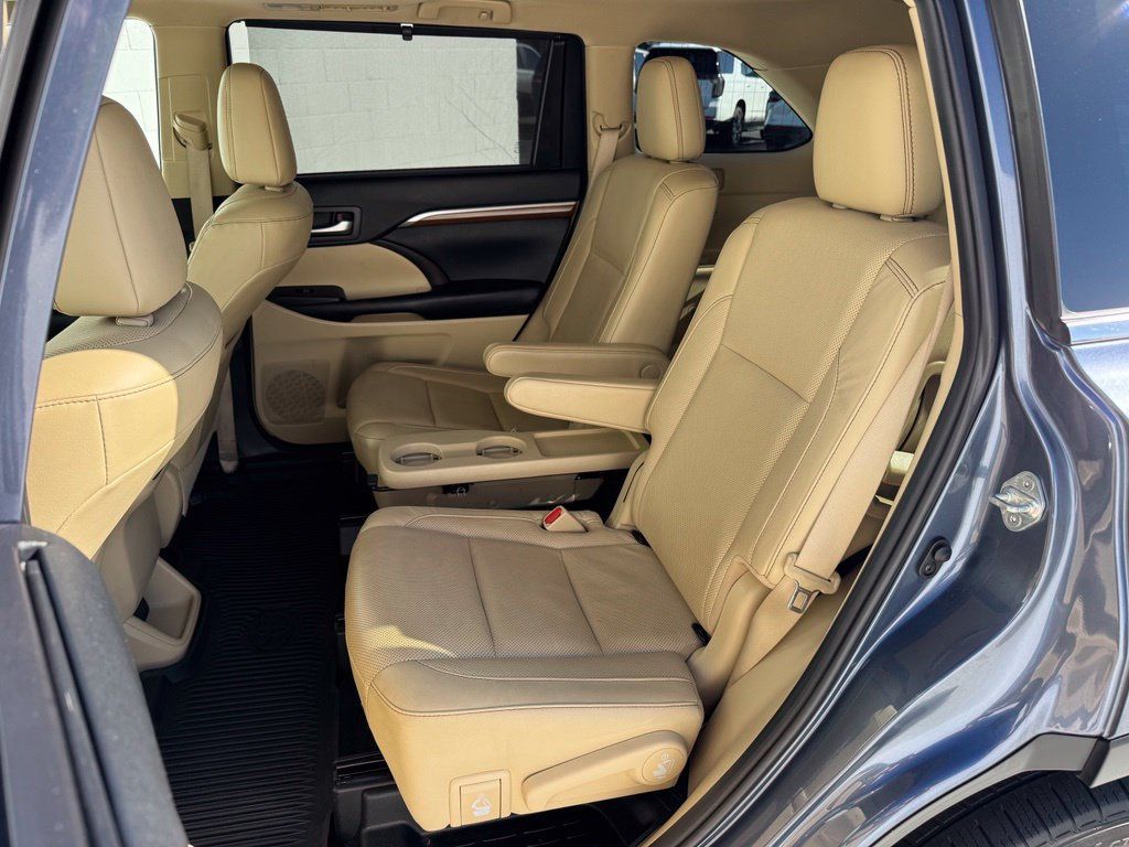 Used 2019 Toyota Highlander Limited FWD image 25