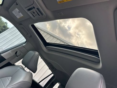Used 2023 Toyota Highlander XLE FWD image 33