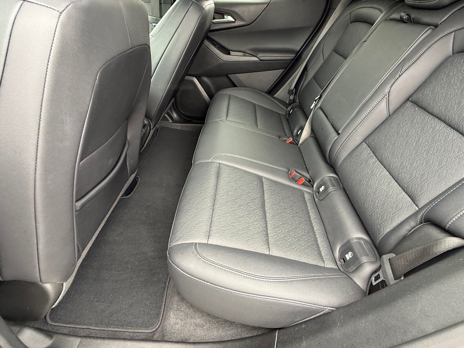 Used 2025 Chevrolet Equinox LT w/ Convenience Package II FWD image 11