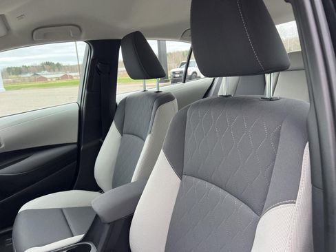 Used 2026 Toyota Corolla LE image 2