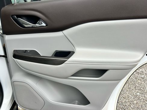 Used 2019 GMC Acadia SLT image 14