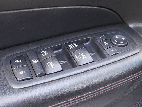 Used 2018 Jeep Grand Cherokee Trailhawk w/ Trailhawk Luxury Group AWD/4WD image 24