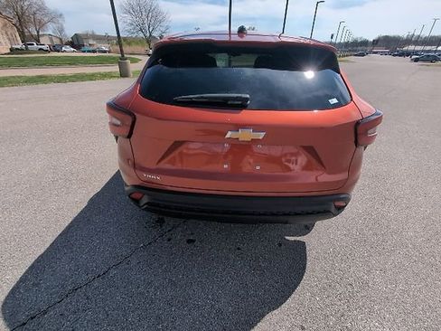 Used 2024 Chevrolet Trax LS w/ LS Convenience Package image 6