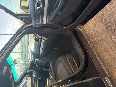 Used 2017 Ford Explorer XLT w/ Equipment Group 201A image 9