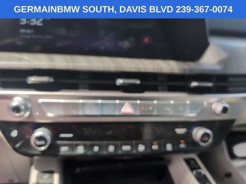 Used 2025 Kia Telluride EX w/ EX Captain's Chair Package AWD/4WD image 22