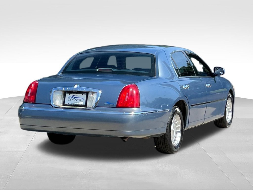 Used 1999 Lincoln Town Car Executive RWD image 10