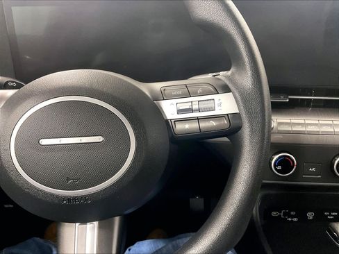 Used 2024 Hyundai Kona SE image 23