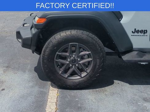 Used 2024 Jeep Wrangler Unlimited Sport AWD/4WD image 10