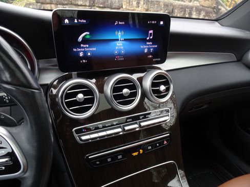 Used 2021 Mercedes-Benz GLC 300 GLC 300 image 3