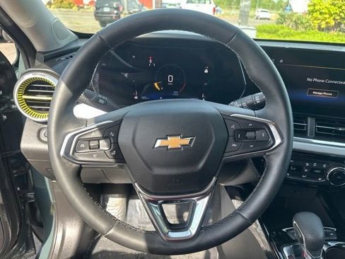 Used 2025 Chevrolet Trax LT w/ LT Convenience Package FWD image 7