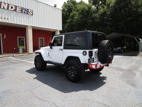 Used 2018 Jeep Wrangler Sahara w/ Dual Top Group AWD/4WD image 4