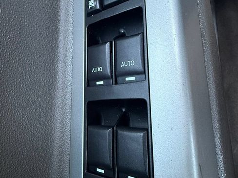 Used 2007 Chrysler Sebring Touring FWD image 30