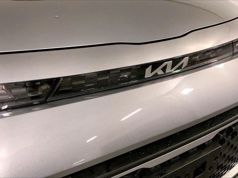 Certified 2025 Kia Soul LX w/ LX Technology Package FWD image 28