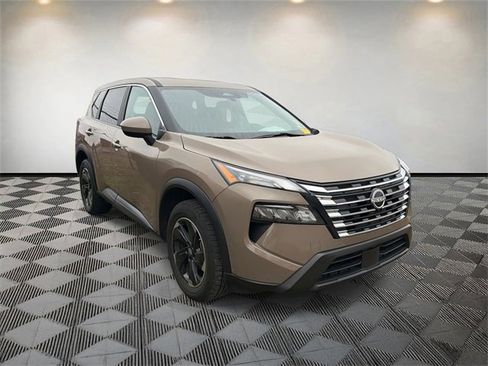 Used 2024 Nissan Rogue SV image 3