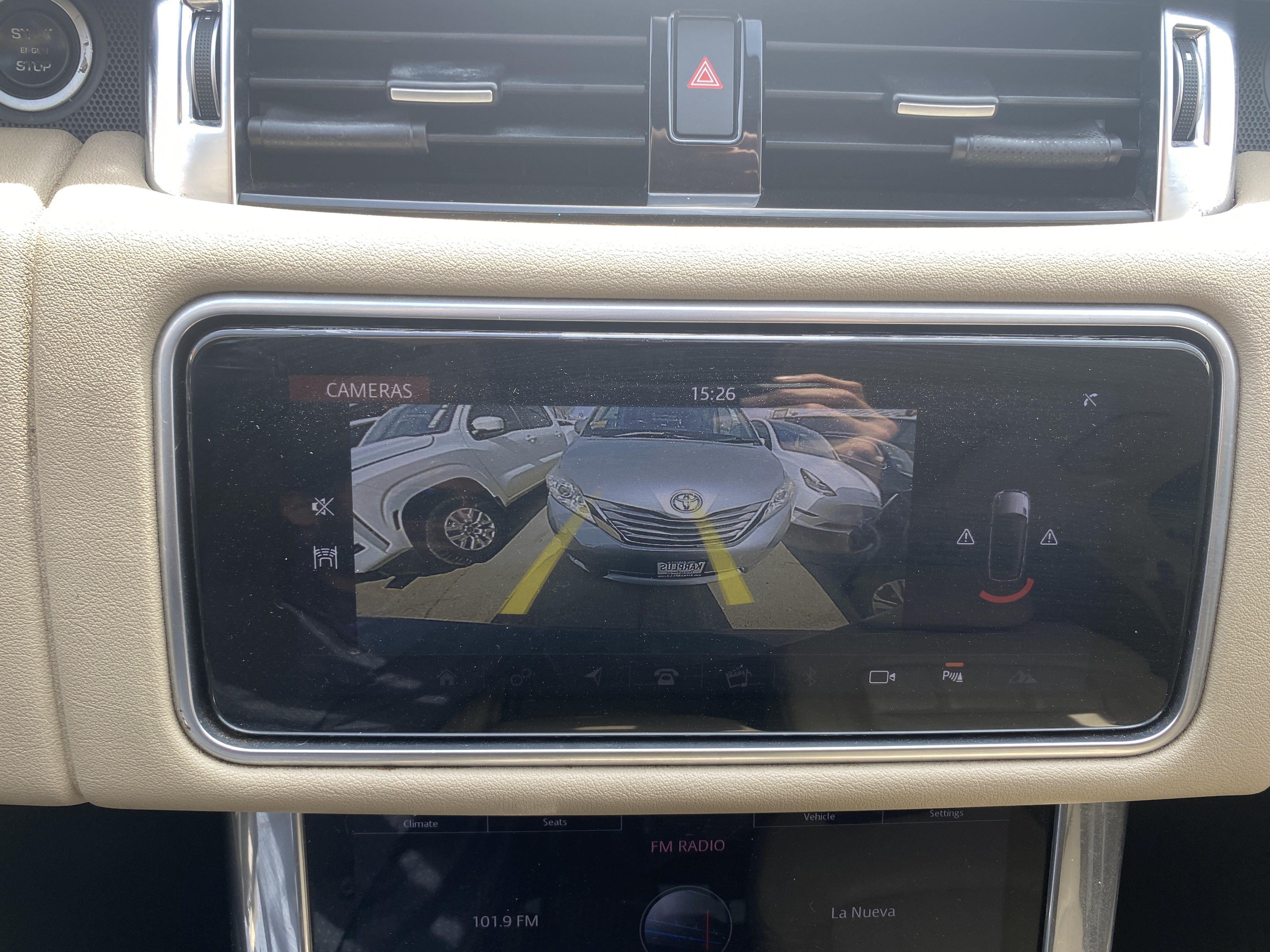 Used 2018 Land Rover Range Rover Sport HSE AWD/4WD image 18