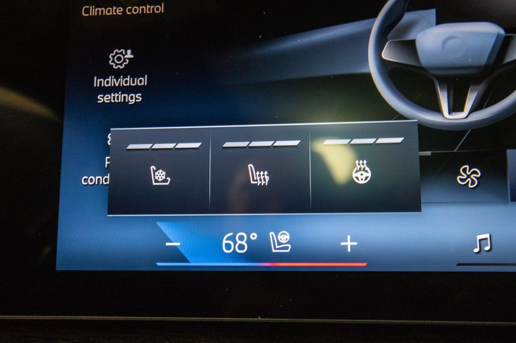 Used 2025 BMW 760i xDrive w/ Executive Package AWD/4WD image 28