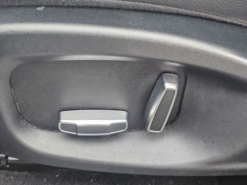 Used 2019 Jaguar F-PACE Premium image 21