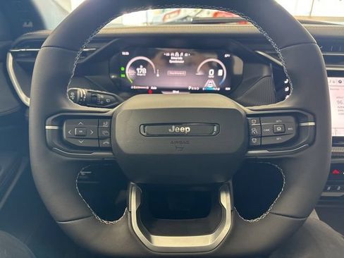 New 2026 Jeep Cherokee Overland w/ Advanced Pro Tech Group AWD/4WD image 33