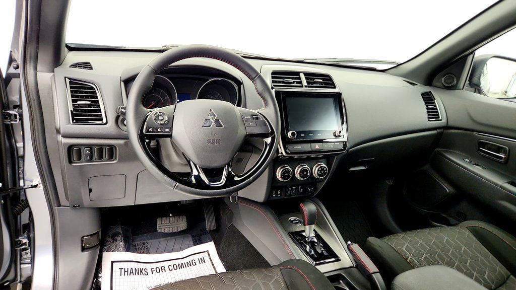 Used 2025 Mitsubishi Outlander Sport AWD image 12