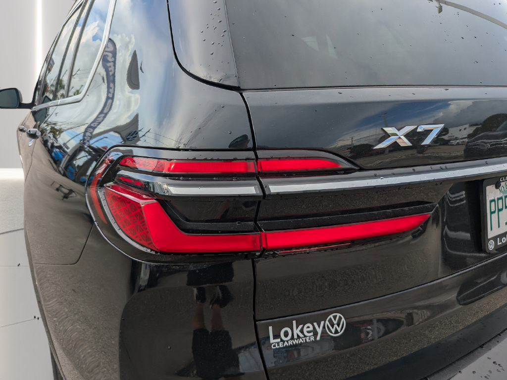 Used 2024 BMW X7 xDrive40i w/ Premium Package AWD/4WD image 7