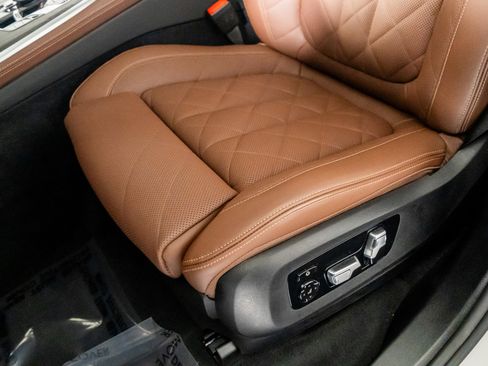 Used 2025 BMW X7 xDrive40i w/ M Sport Package image 25