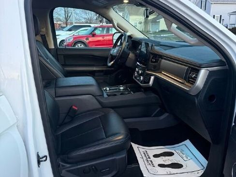 Used 2024 Ford Expedition Max XLT image 18