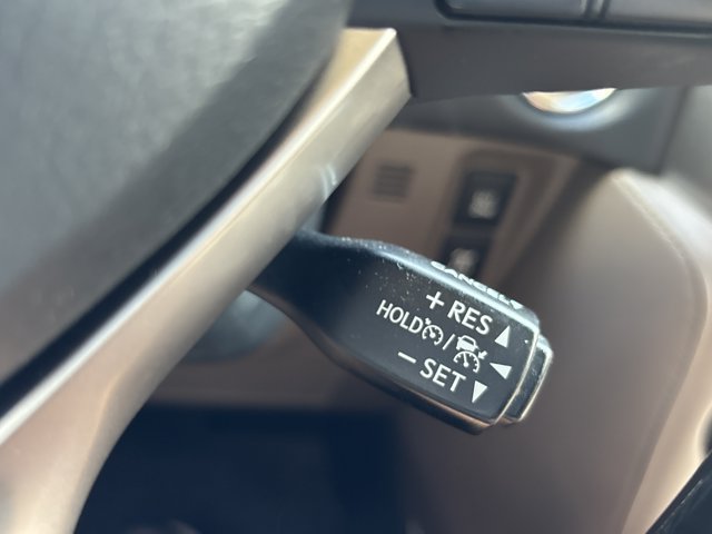 Used 2022 Lexus GX 460 Luxury w/ Off Road Package AWD/4WD image 31